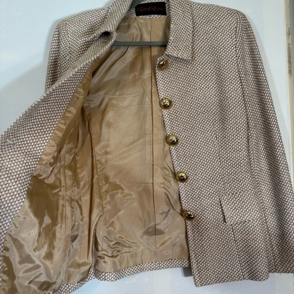 Vintage Betty Reiter Chic Tweed Jacket with Gold Buttons - Picture 7 of 16